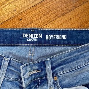 Denizen by Levi boyfriend ripped jeans!